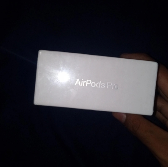 Apple Airpods 2nd generation - Picture 3 of 4